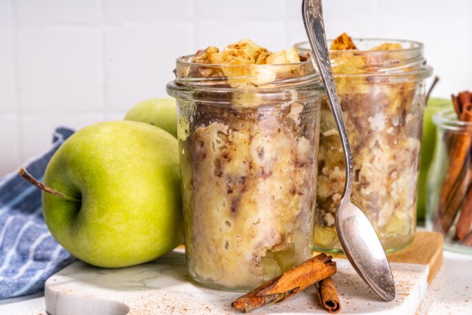 Apple,Pie,Mugcake,In,Glass,Jar,,Simple,Quick,Apple,Pie